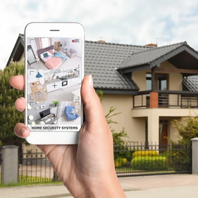 Minneapolis vivint phone display of cctv live feed in front of a house